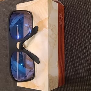 Maui Jim Sunglasses - Peahi - Matte Black Frame - Blue Hawaii